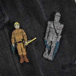 Pin Kings Star Wars Enamel Pin Badge Set 1.14 – IG-88 And Luke Skywalker (Bespin Fatigues) 10 Pin Kings Star Wars Enamel Pin Badge Set 1.14 – IG-88 And Luke Skywalker (Bespin Fatigues) -JustGeek Online Shop sw kenner pin kings 1.14 5