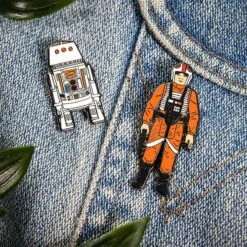 Pin Kings Star Wars Enamel Pin Badge Set 1.9 – Luke Skywalker: X Wing Pilot And R5 D4 -JustGeek Online Shop sw kenner pin kings 1.9 5